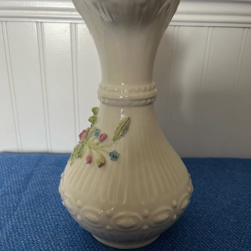 Vintage Belleek Millennium 2000 Aberdeen Floral Vase